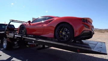 Alquiló un nuevo Ferrari, lo rechazó.