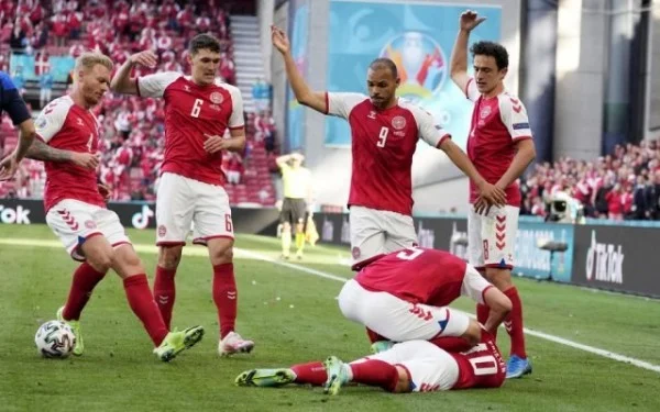 Për shkak të Eriksen, dueli Danimarkë-Belgjikë do të ndalet përkohësisht në minutën 10