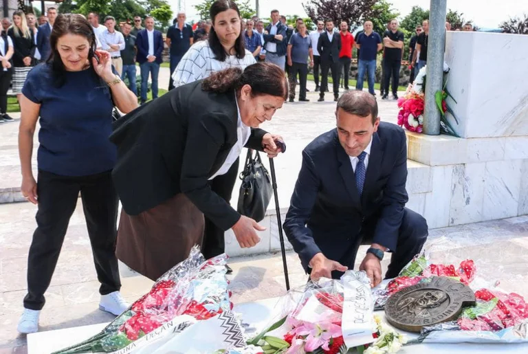 Daut Haradinaj kujton babain, Hilmiun: E përplasi jeta me shumë sfida, kurrë nuk u thye