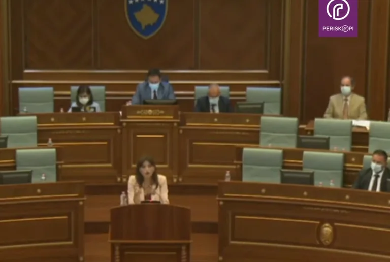 Konjufca – Albulena Haxhiu: Jam tuj ta analizu fjalimin, ke mujtë me përmbyllë më herët (hehehe)