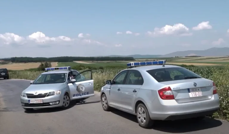 Një person i sillej rreth shtëpisë dhe e ofendoi: Llapjanja gjuan tri herë në ajër por e pëson nga Policia