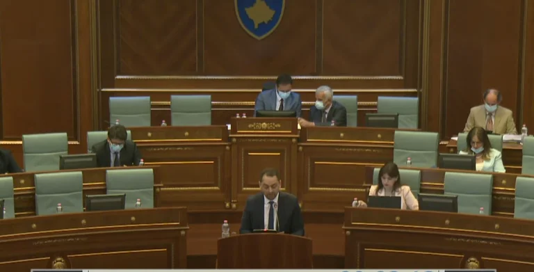 Deputeti i PDK-së, Sveçlës: Po shpërtheu zemërimi i veteranëve të UÇK-së, ekzaltimin s’e gjen as në birë të miut