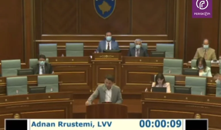 Bërtet Rrustemi: “Hajni bërtet, kapeni hajnin”
