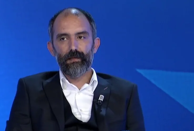 Osmani i kërkoi Dakës dorëheqjen, deputeti i VV’së e sheh vlerësim: Këtë mundësi s’ta jep çdokush