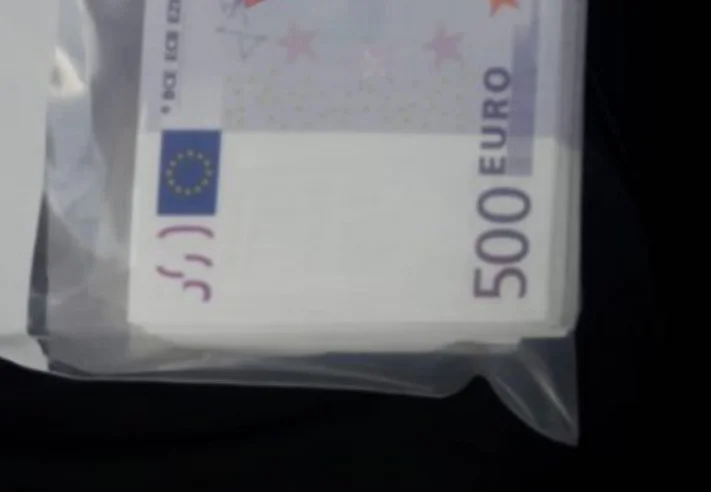 Detaje nga aksioni në Fushë-Kosovë ku u konfiskuan rreth 100 mijë euro dhe një veturë