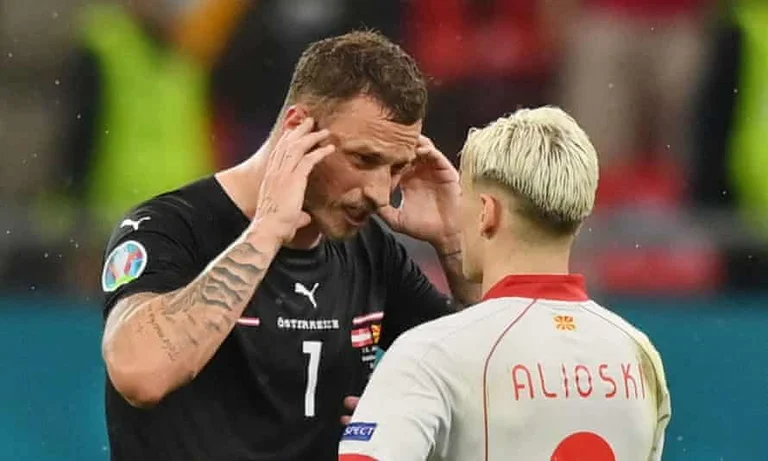 Reagon Arnautovic pasi u dënua nga UEFA që ia shau nën shqiptar Ezgjan Alioskit