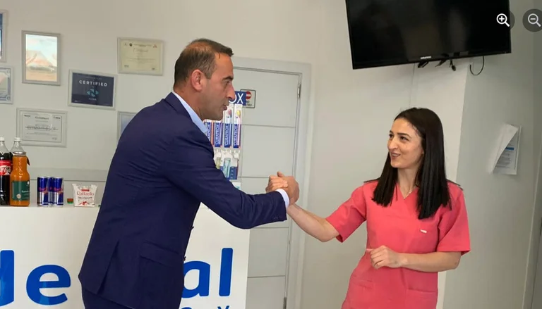 Daut Haradinaj zotohet për mbështetje ndaj ndërmarrësve dhe profesionistëve prishtinas