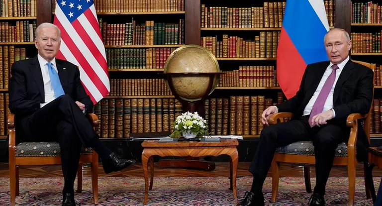 10 foto ikonike nga takimi Biden – Putin: Pak kontakt me sy, qëndrojnë në librarinë e vilës