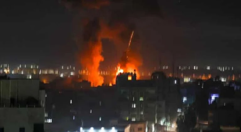 Izraeli rifillon sulmet ajrore në Gaza, 27 ditë pas vendosjes së armëpushimit