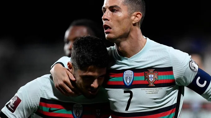 Kampionët Evropian vazhdojnë rrugëtimin, fitojnë me vuajtje kundër Hungarisë, Ronaldo shkruan historinë