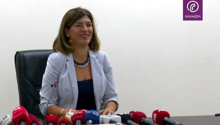 A qëndron Albin Kurti prapa shkarkimit të saj? Kështu përgjigjet Valdete Daka