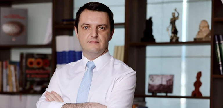 Ish-ministri i Drejtësisë për shkarkimin e Dakës: Presidenca është bërë vegël e VV-së