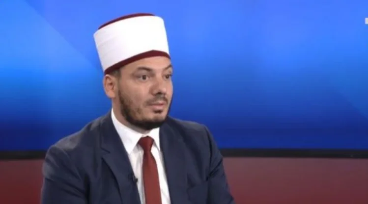 Hoxha për kishën në Kampusin e UP’së: Ma kujton popin e zi kur i pagëzojke ushtarët e Arkanit me pre gra e fëmijë