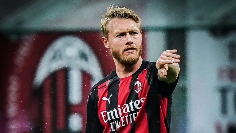 Kush është Simon Kjaer – karriera e çuditshme e danezit që shpëtoi Eriksenin?