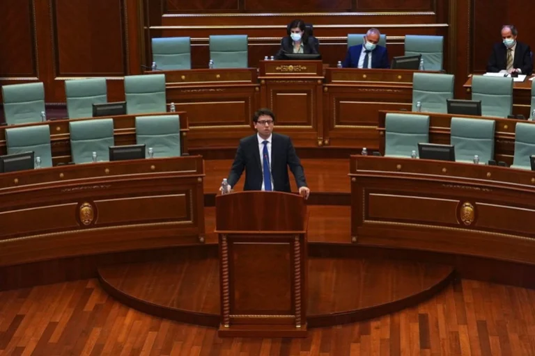Murati paralajmëron pako të re për rimëkëmbje ekonomike