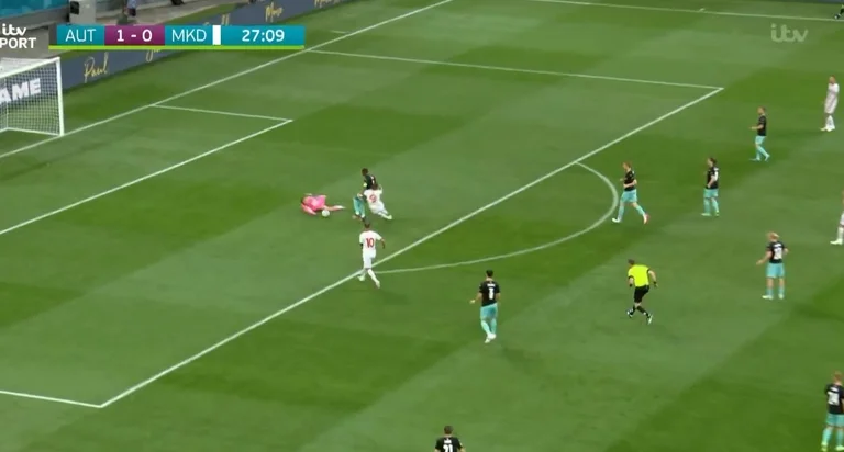 Goran Pandev sapo ka shënuar kundër Austrisë golin më qesharak që keni parë në kohët e fundit