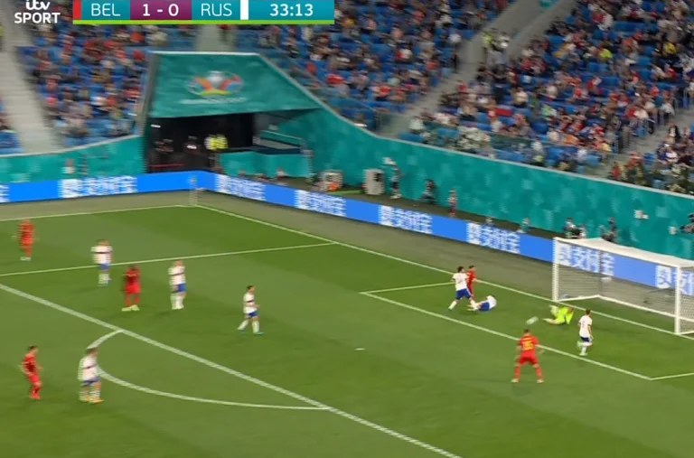 Thomas Meunier vjen nga stoli për të shënuar golin e dytë për Belgjikën në sfidën kundër Rusisë