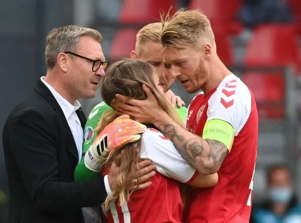 U munduan ta ngushëllojnë gruan e Eriksenit pas kolapsit, UEFA dënon brutalisht dy yjet danezë