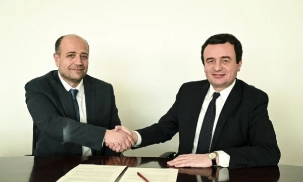 Sipas Kishës Serbe lejen për ndërtimin e kishës e kishte dhënë Hamdi Vraniqi, babai i zyrtarit të LVV-së, Erzenit