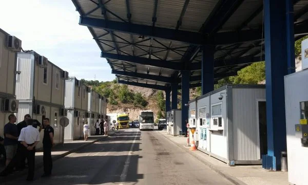Autobusi me ortodoksë serbë ia mësyn Kosovës dy ditë pas litrugjisë, nuk i lejohet ta kalojë kufirin
