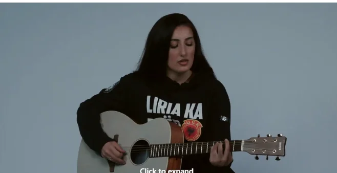 Vajza e dëshmorit me interpretim emocional në Ditën e Çlirimit për ish-udhëheqësit e UÇK-së (Video)