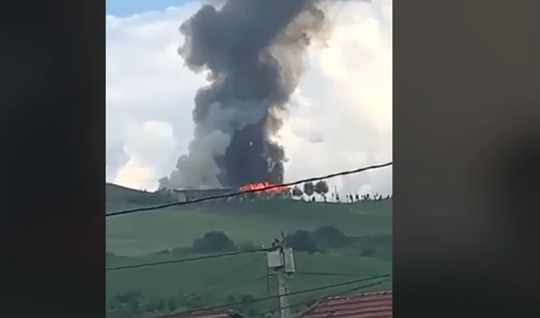 Vetëtima godet një fermë të pulave në Kamenicë, shihni si i del flaka (Video)