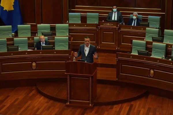 Gashi: Kurti këtu del i hapë krahët si shqiponja, në Bruksel – pulë