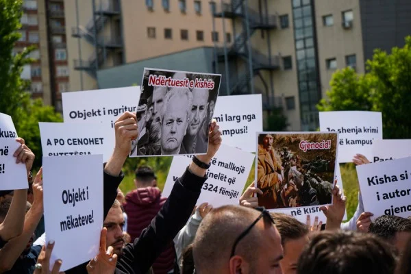 ​Studentët kërkojnë që kisha në kampusin e UP të shndërrohet në muze: Aty të pasqyrohet gjenocidi serb