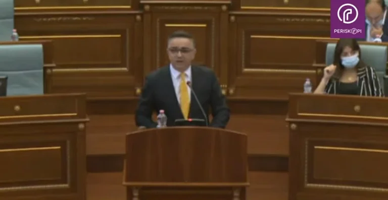 Tahiri: Qeveria Kurti po vazhdon punësimet e nipave e mbesave që në fushatë ishin ‘veç për dasma’