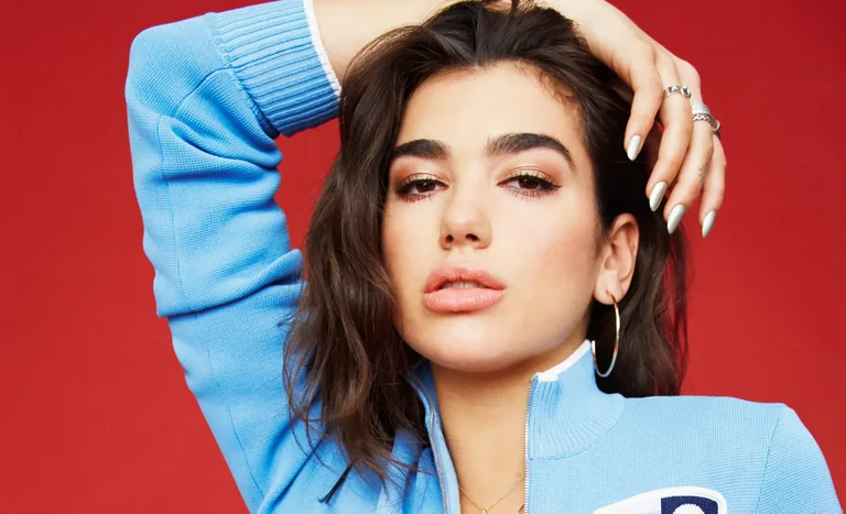 Dua Lipa publikon fotografi nga fëmijëria