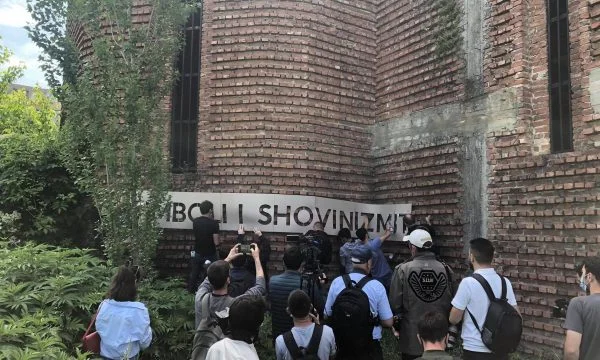 PSD e quan “Simbol të Shovinizimit” kishën ortodokse brenda oborrit të UP-së