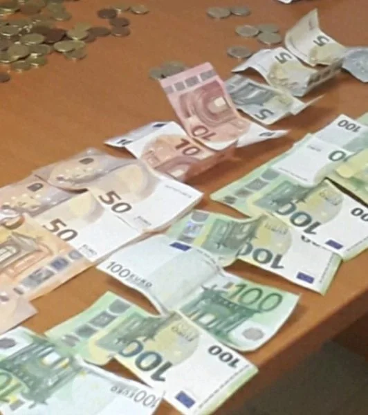 Policia ja merr 1,150 euro lëmoshkërkuesit në Ferizaj