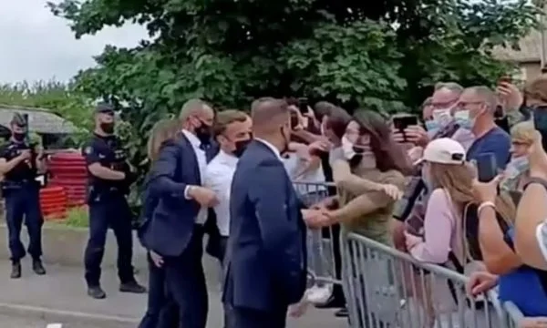 Gjykata merr vendim për personin që qëlloi me shpullë Macronin