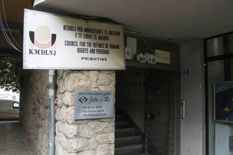 KMDLNJ reagon për mbajtjen e liturgjisë në Kishën Ortodokse në Prishtinë