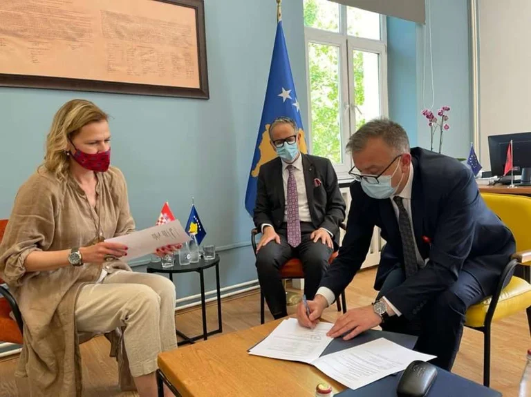 NDIHMA: Kosova i pranon 10 mijë vaksinat anti-Covid nga miqtë kroatë