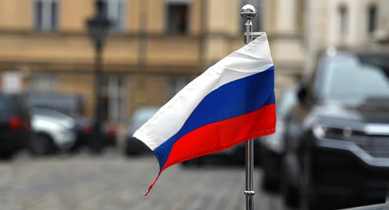 Rusia i kthen goditjen Maqedonisë: I zbyth diplomatin nga Moska