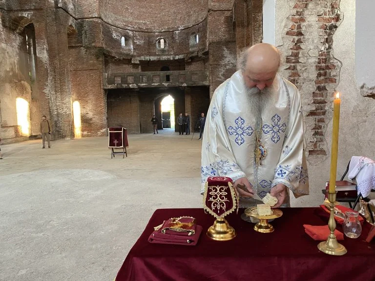 Prishtinë, 10 qershor 2021: Pamje nga momenti i mbajtjes së Liturgjisë në Kishën e Arkanit në Prishtinë
