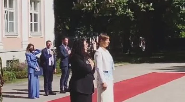 Osmani nis vizitën zyrtare në Estoni, pritet nga homologia e saj