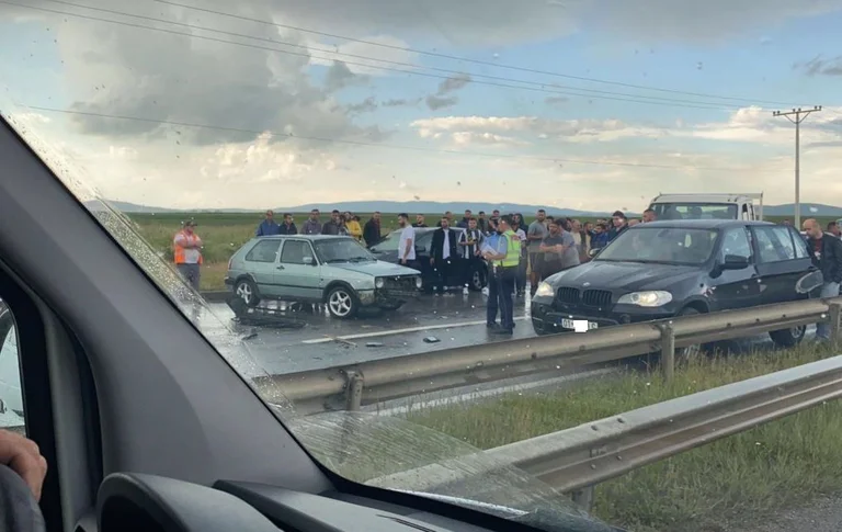12 vetura të përfshira në aksidentin në Komoran, policia jep detaje