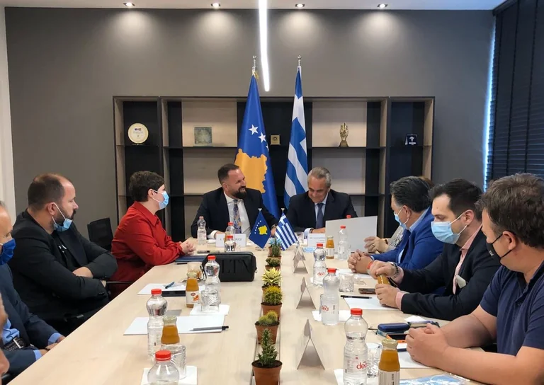 Oda Ekonomike Greke zotohet se do të lobojë për njohjen e Kosovës nga Greqia