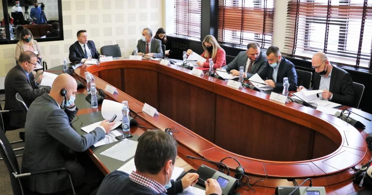 Këta janë deputetët e VV-së që po veprojnë në stilin “Pronto” e që po kritikohen nga Shoqëria Civile