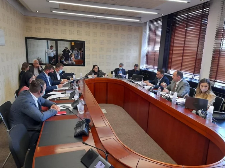Votohet në parim Projektligji për Automjete që parasheh heqjen e homologimit
