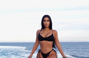 Il a été harcelé par un homme qui lui a envoyé une bague en diamant. Regarde ce que Kim Kardashian a fait.