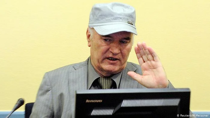 Flet djali i ‘kasapit të Bosnjës’ Mladiq para gjykimit: Fola në mëngjes me të, po ndihet shumë mirë