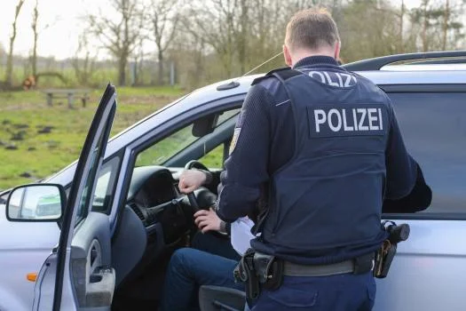Policia gjermane ndalon katër kosovarë në kufi, po tentonin të hynin në Gjermani me pasaporta të falsifikuara