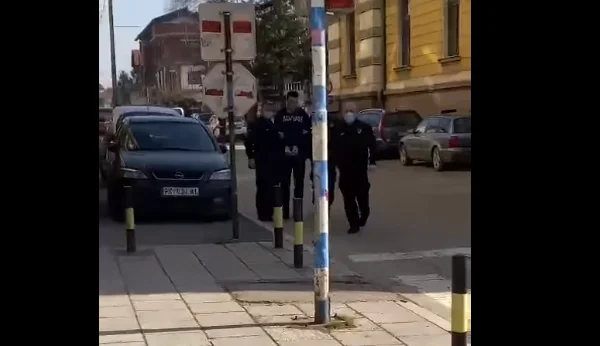 Blerim Maqastena pubblica un video con polsini circondati dalla polizia serba