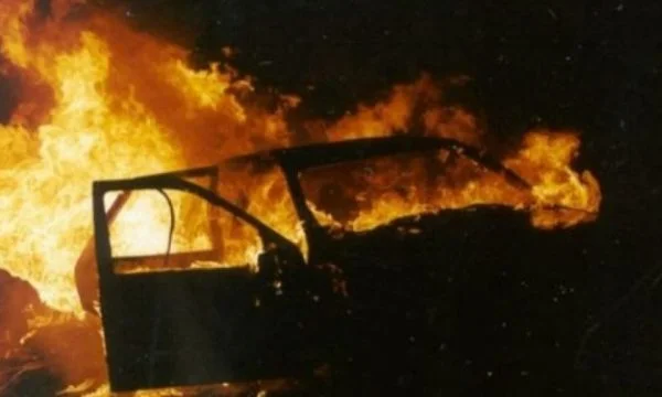 Brûler une voiture à Lipjan