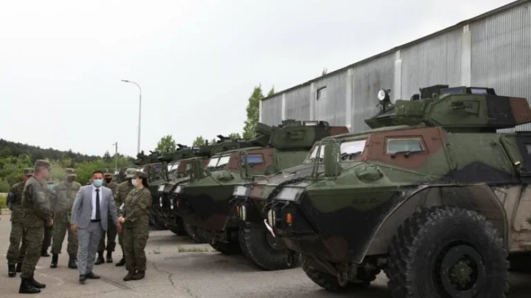 Neue amerikanische Außenminister der Kosovo Armee