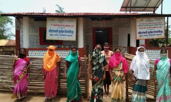 Privadas de menstruación, las mujeres indias se aíslan en cabañas de época