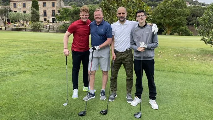 Coeman et Pep Guardilla jouent au golf avec leurs garçons